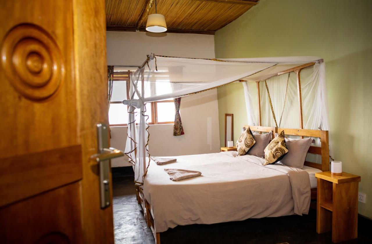 Isunga Lodge Kibale National Park Ngoại thất bức ảnh
