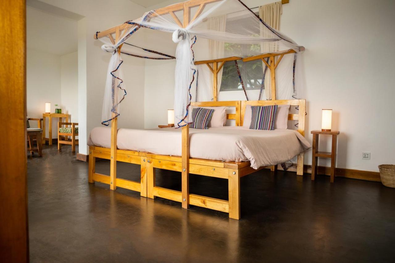 Isunga Lodge Kibale National Park Ngoại thất bức ảnh
